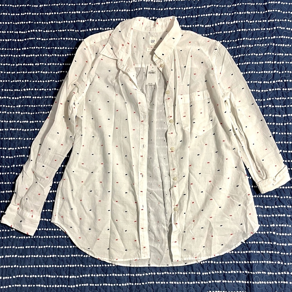 NWT GAP lightweight fitted boyfriend button-down shirt